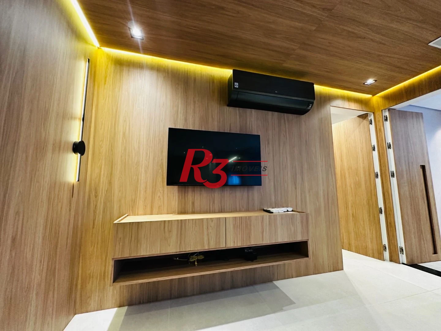 Apartamento com 2 dormitórios à venda, 76 m² por R$ 880.000,00 - Marapé - Santos/SP