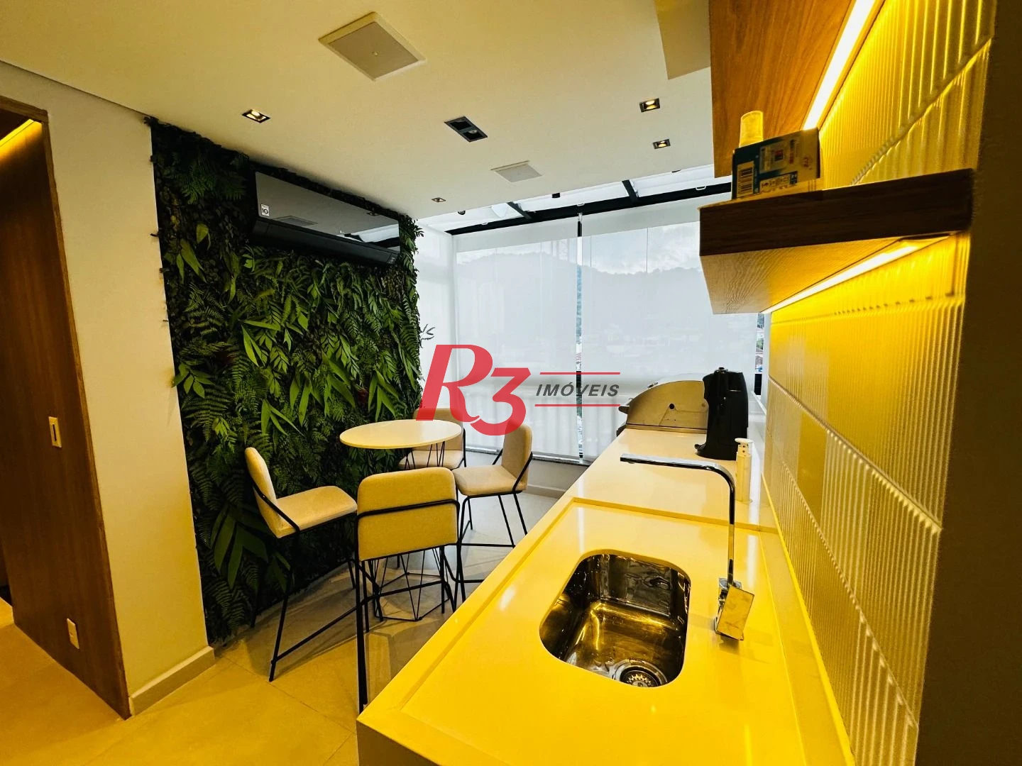 Apartamento com 2 dormitórios à venda, 76 m² por R$ 880.000,00 - Marapé - Santos/SP