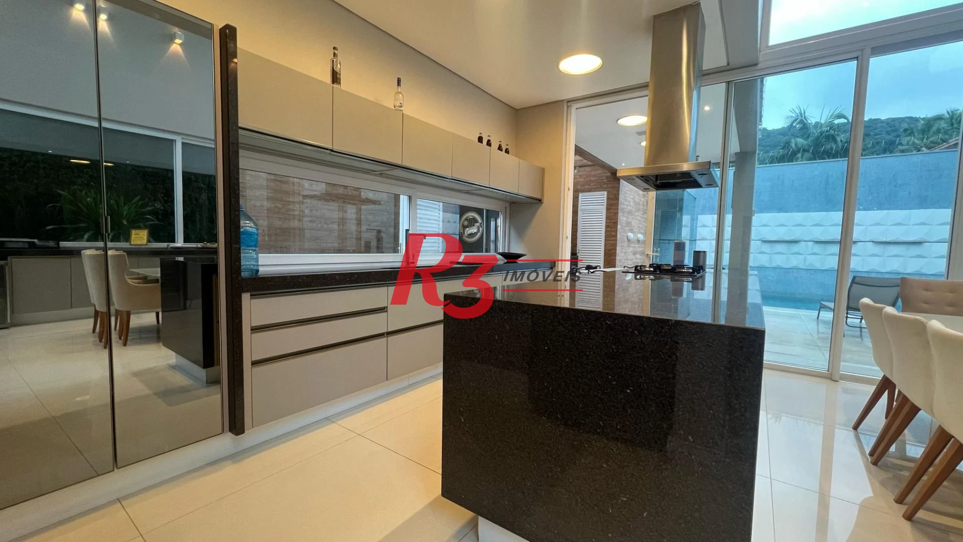 Casa com 4 dormitórios, 400 m² - venda por R$ 3.500.000,00 ou aluguel por R$ 15.000,00/mês - Jardim Guaiuba - Guarujá/SP