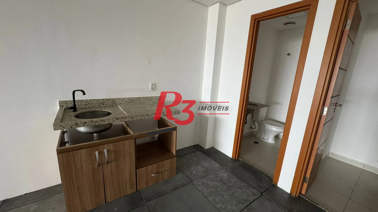 Sala, 94 m² - venda por R$ 800.000,00 ou aluguel por R$ 8.000,00/mês - Centro - Santos/SP