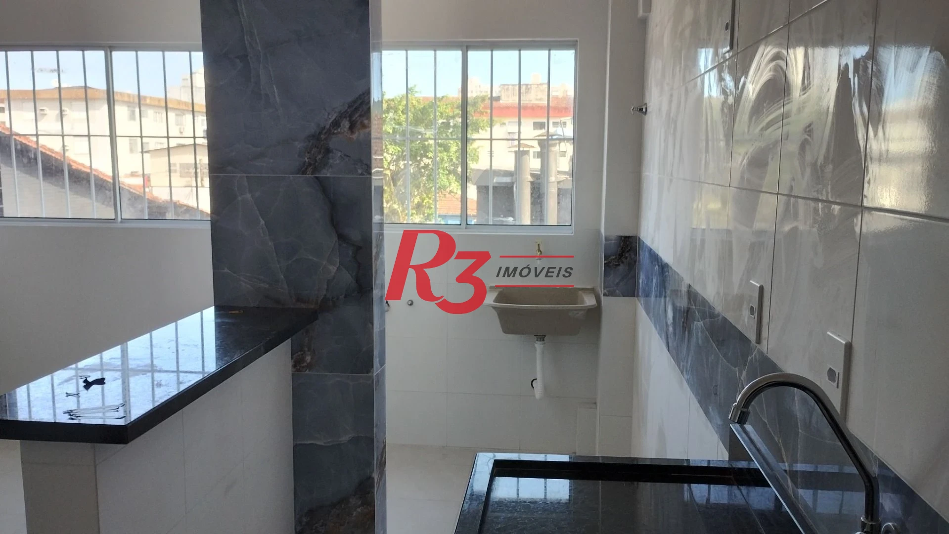 Apartamento com 2 dormitórios à venda, 50 m² por R$ 343.000,00 - Vila Valença - São Vicente/SP