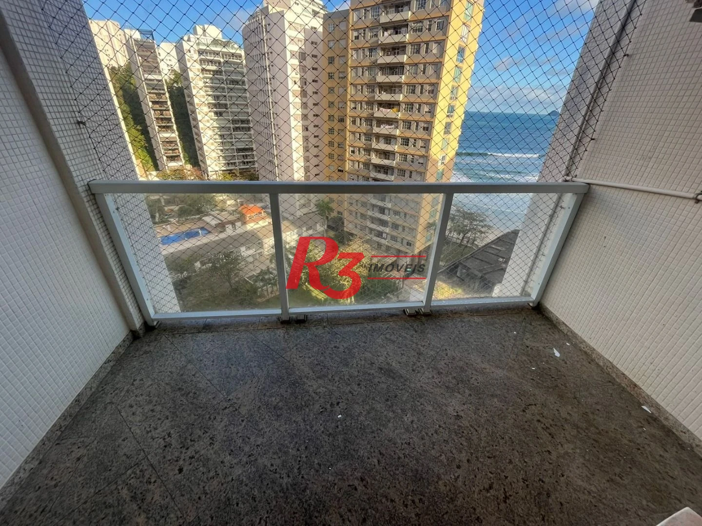 Apartamento com 3 dormitórios à venda, 115 m² por R$ 595.000,00 - Pitangueiras - Guarujá/SP