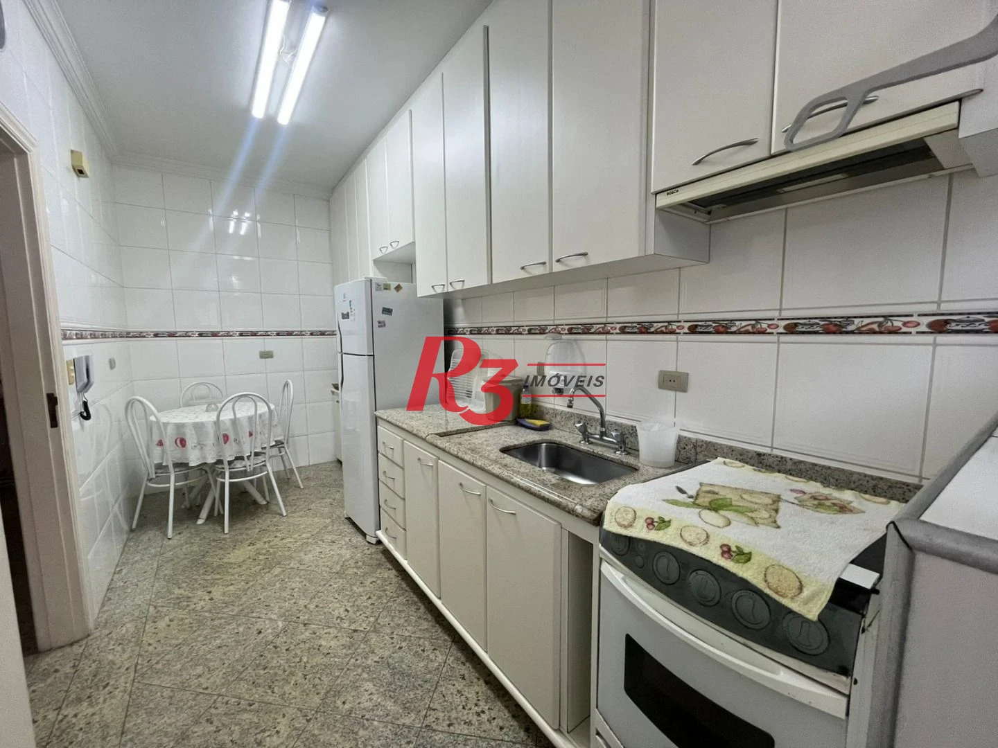 Apartamento com 3 dormitórios à venda, 115 m² por R$ 595.000,00 - Pitangueiras - Guarujá/SP