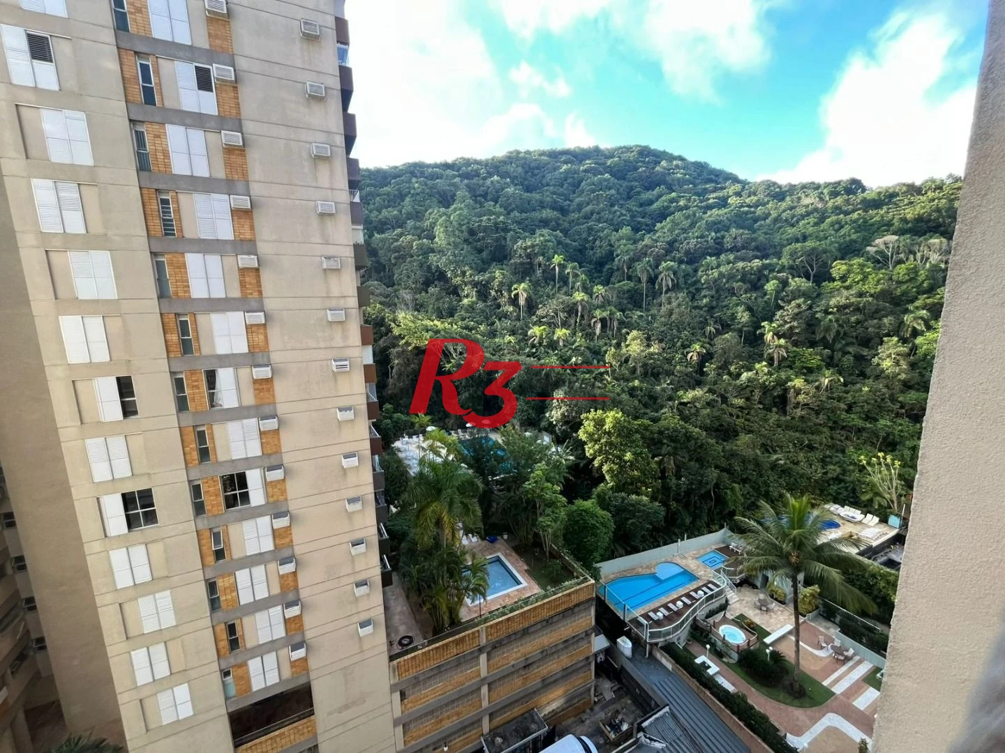 Apartamento com 3 dormitórios à venda, 115 m² por R$ 595.000,00 - Pitangueiras - Guarujá/SP