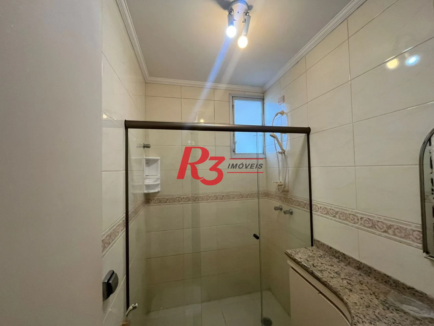 Apartamento com 3 dormitórios à venda, 115 m² por R$ 595.000,00 - Pitangueiras - Guarujá/SP