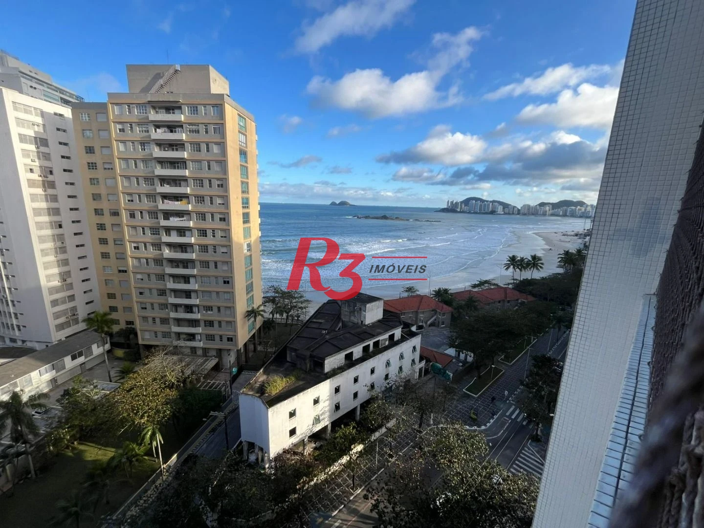 Apartamento com 3 dormitórios à venda, 115 m² por R$ 595.000,00 - Pitangueiras - Guarujá/SP