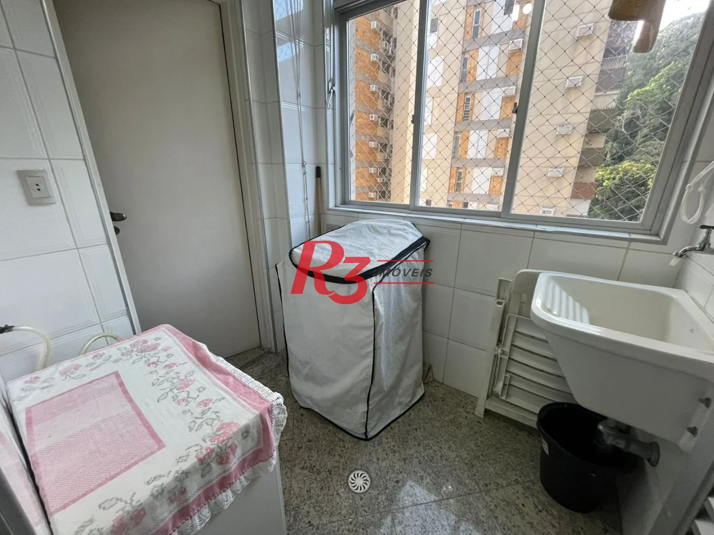 Apartamento com 3 dormitórios à venda, 115 m² por R$ 595.000,00 - Pitangueiras - Guarujá/SP