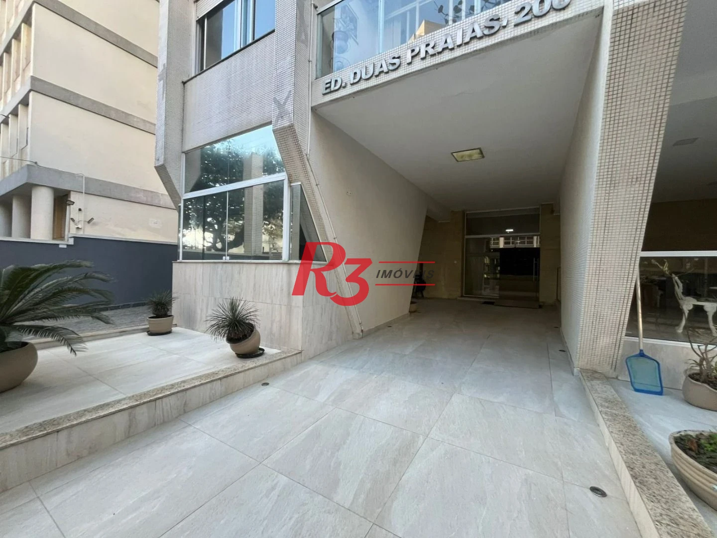 Apartamento com 3 dormitórios à venda, 115 m² por R$ 595.000,00 - Pitangueiras - Guarujá/SP