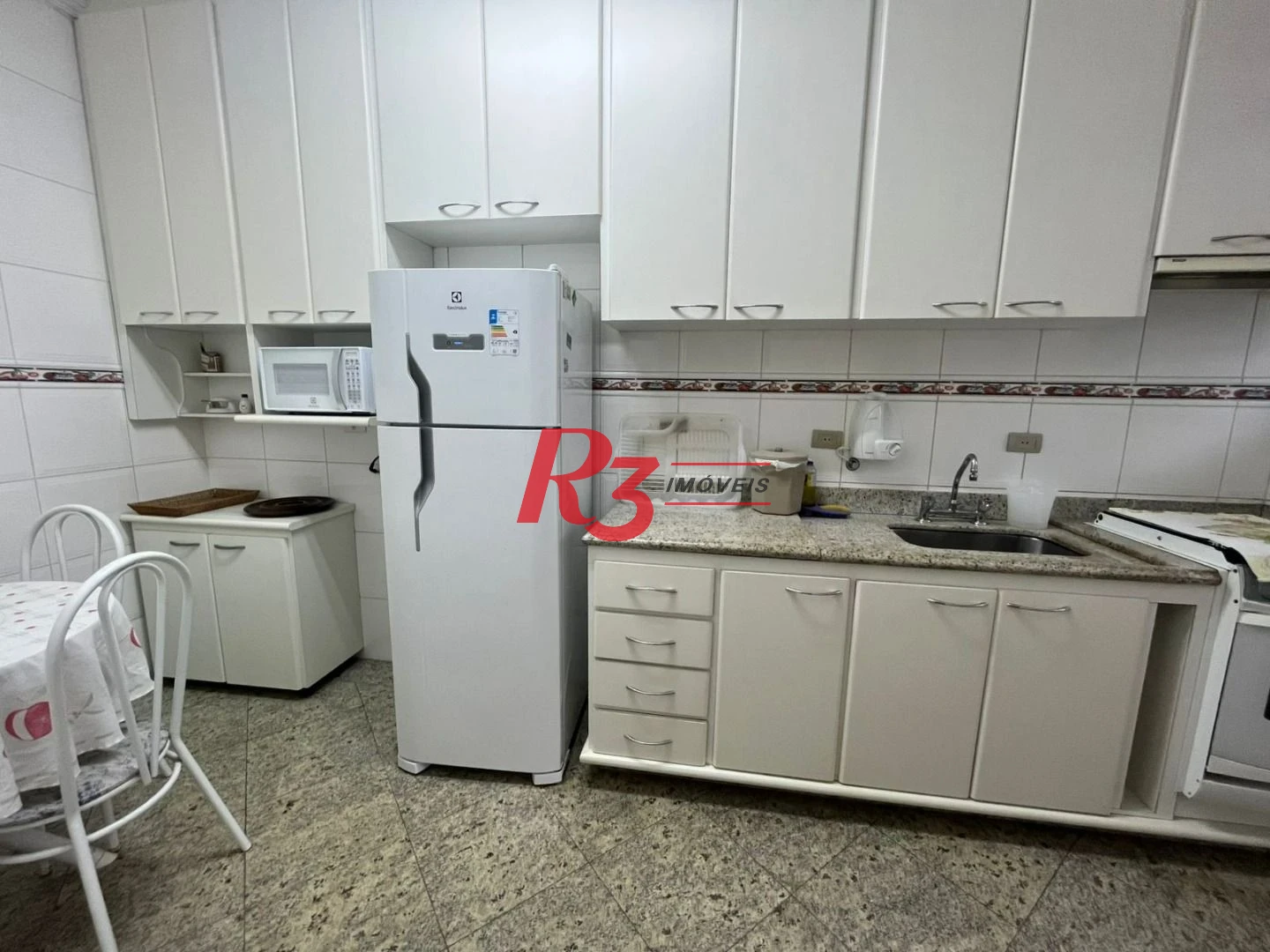 Apartamento com 3 dormitórios à venda, 115 m² por R$ 595.000,00 - Pitangueiras - Guarujá/SP