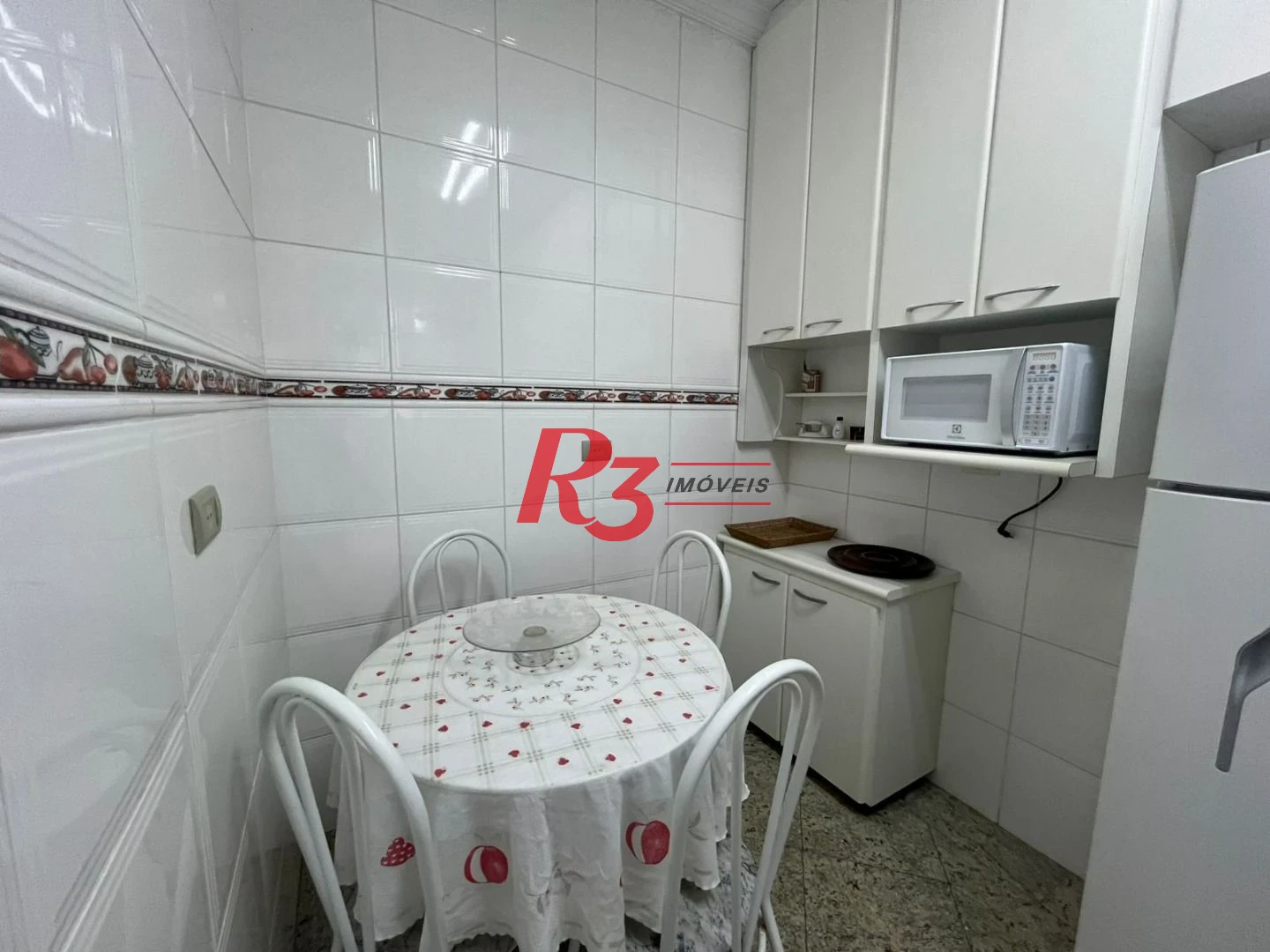Apartamento com 3 dormitórios à venda, 115 m² por R$ 595.000,00 - Pitangueiras - Guarujá/SP