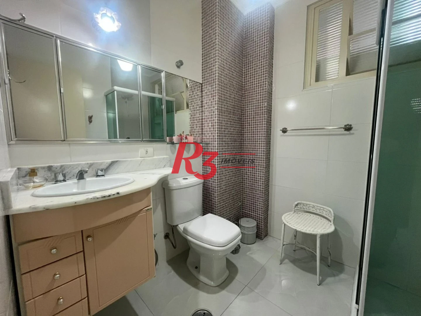 Apartamento com 3 dormitórios à venda, 115 m² por R$ 650.000,00 - Pitangueiras - Guarujá/SP