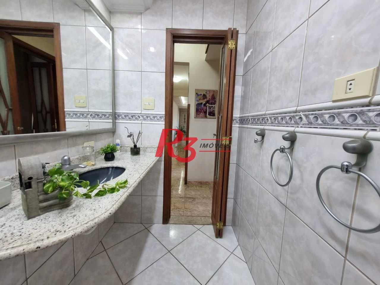 Apartamento com 2 dormitórios à venda, 95 m² por R$ 615.000,00 - Marapé - Santos/SP
