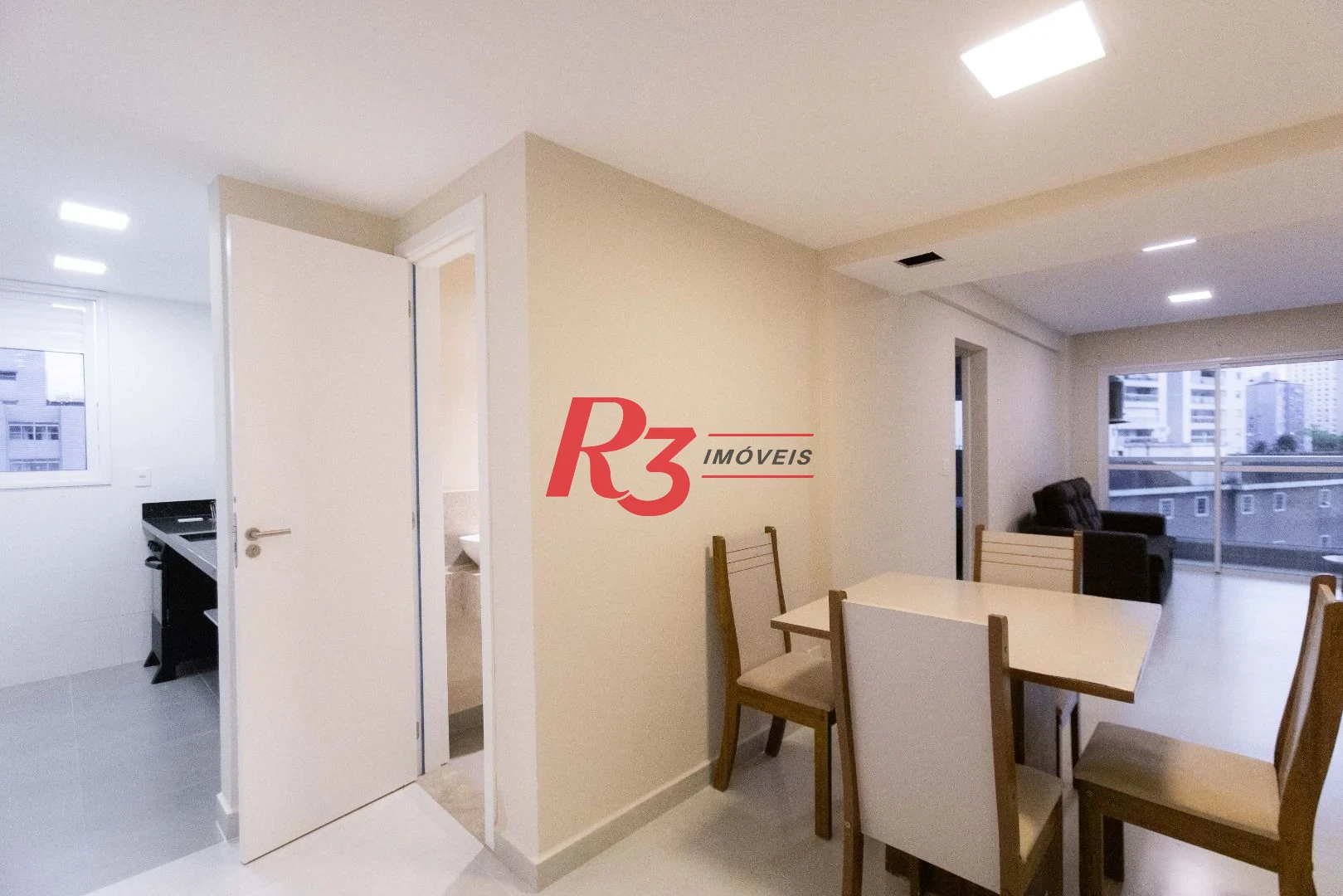Apartamento com 2 dormitórios à venda, 68 m² por R$ 670.000,00 - Marapé - Santos/SP