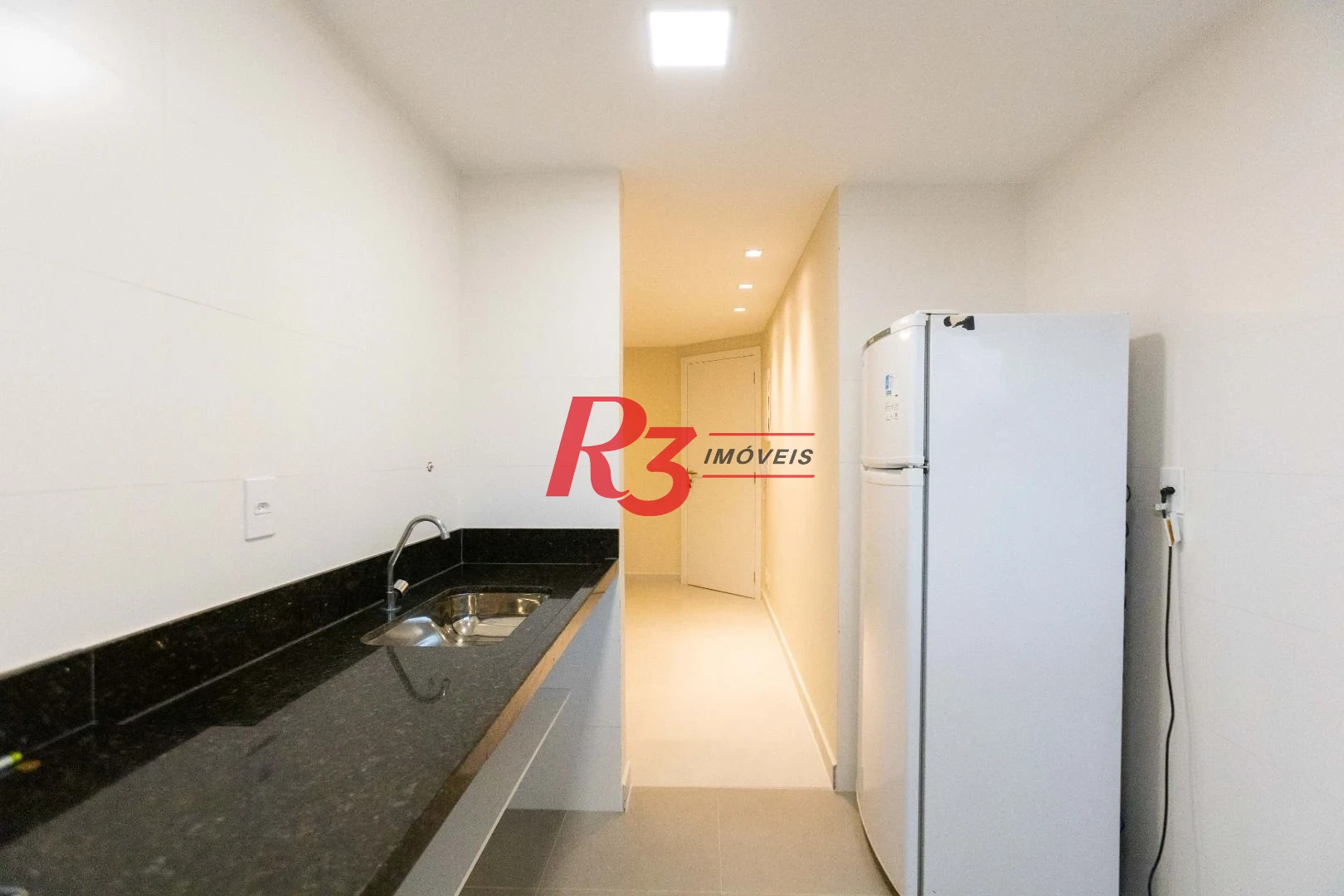 Apartamento com 2 dormitórios à venda, 68 m² por R$ 670.000,00 - Marapé - Santos/SP