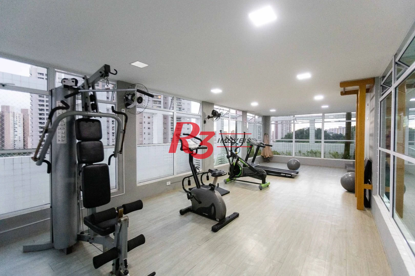 Apartamento com 2 dormitórios à venda, 68 m² por R$ 670.000,00 - Marapé - Santos/SP