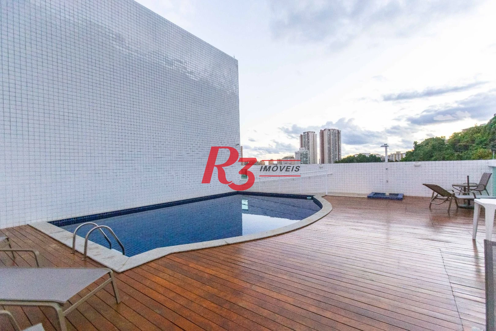 Apartamento com 2 dormitórios à venda, 68 m² por R$ 670.000,00 - Marapé - Santos/SP