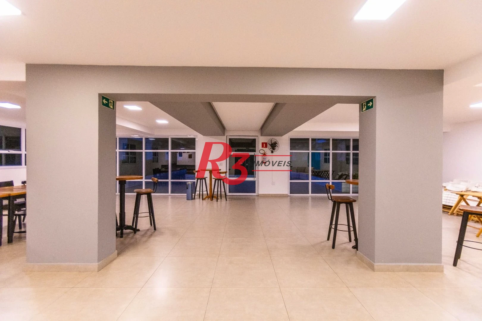 Apartamento com 2 dormitórios à venda, 68 m² por R$ 670.000,00 - Marapé - Santos/SP