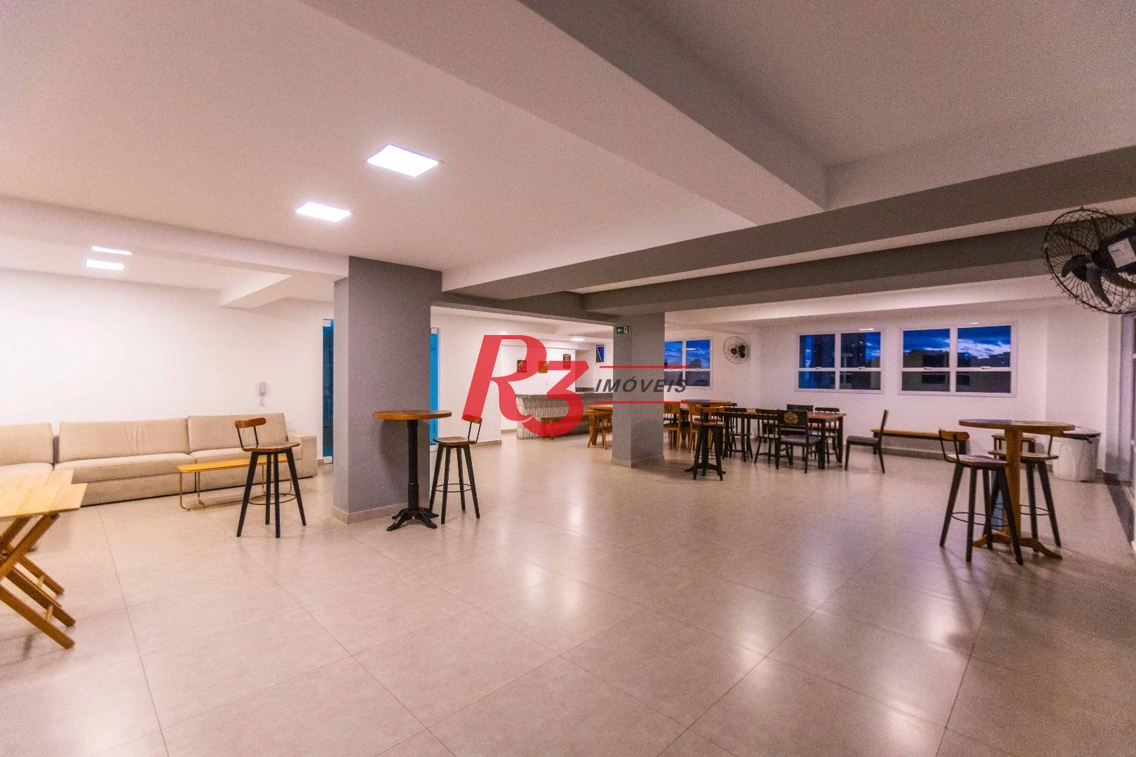 Apartamento com 2 dormitórios à venda, 68 m² por R$ 670.000,00 - Marapé - Santos/SP