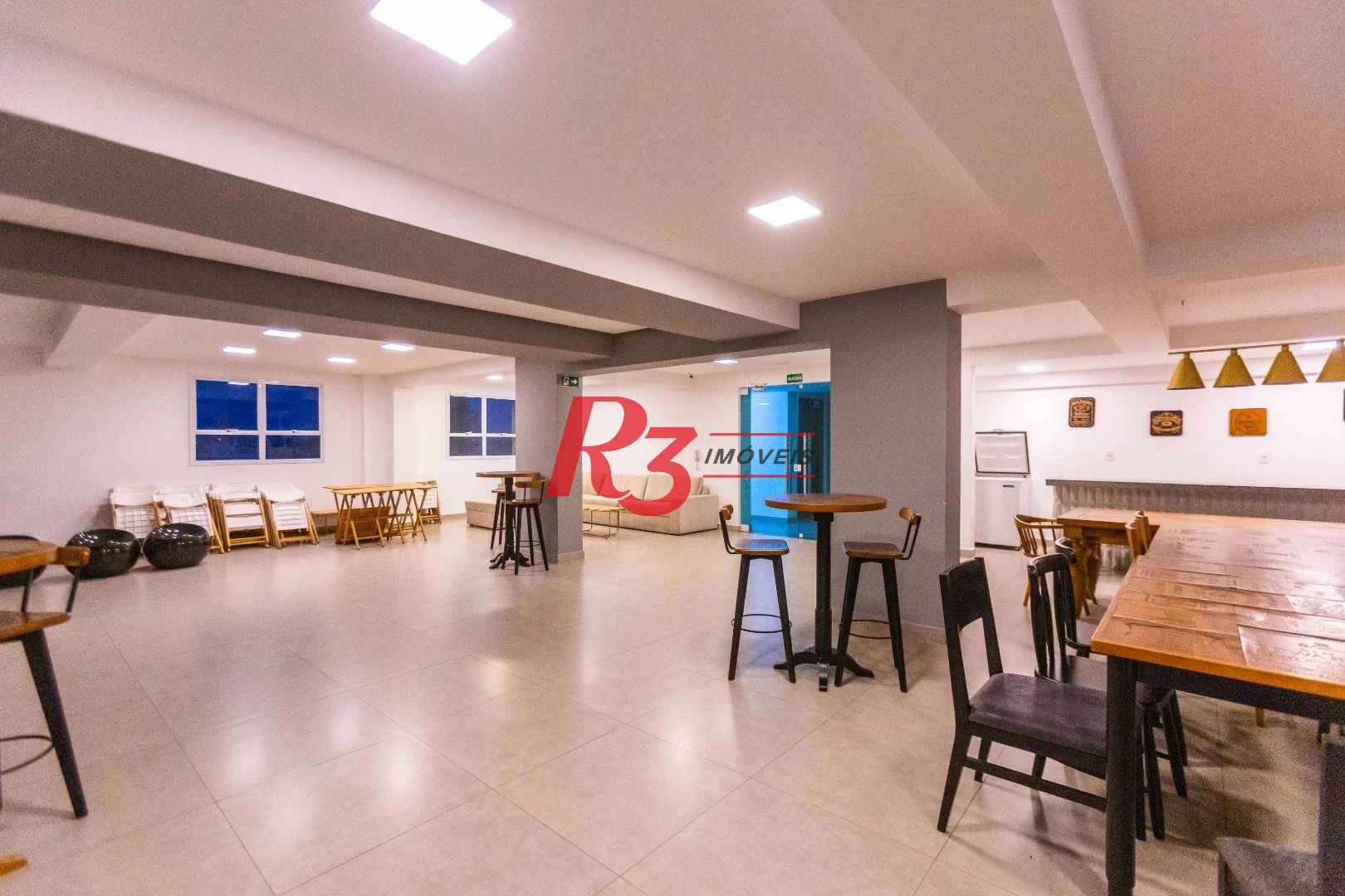Apartamento com 2 dormitórios à venda, 68 m² por R$ 670.000,00 - Marapé - Santos/SP