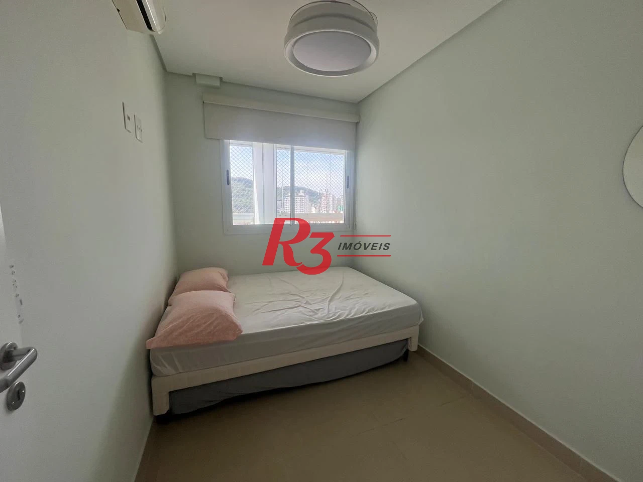 Apartamento com 3 dormitórios à venda, 98 m² por R$ 740.000,00 - Vila Santo Antônio - Guarujá/SP