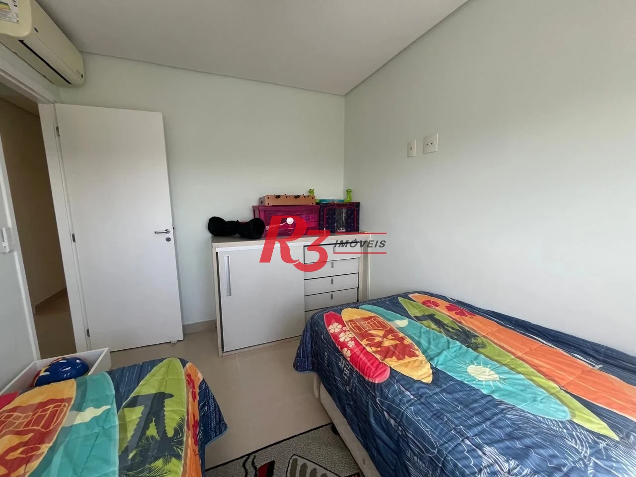 Apartamento com 3 dormitórios à venda, 98 m² por R$ 740.000,00 - Vila Santo Antônio - Guarujá/SP