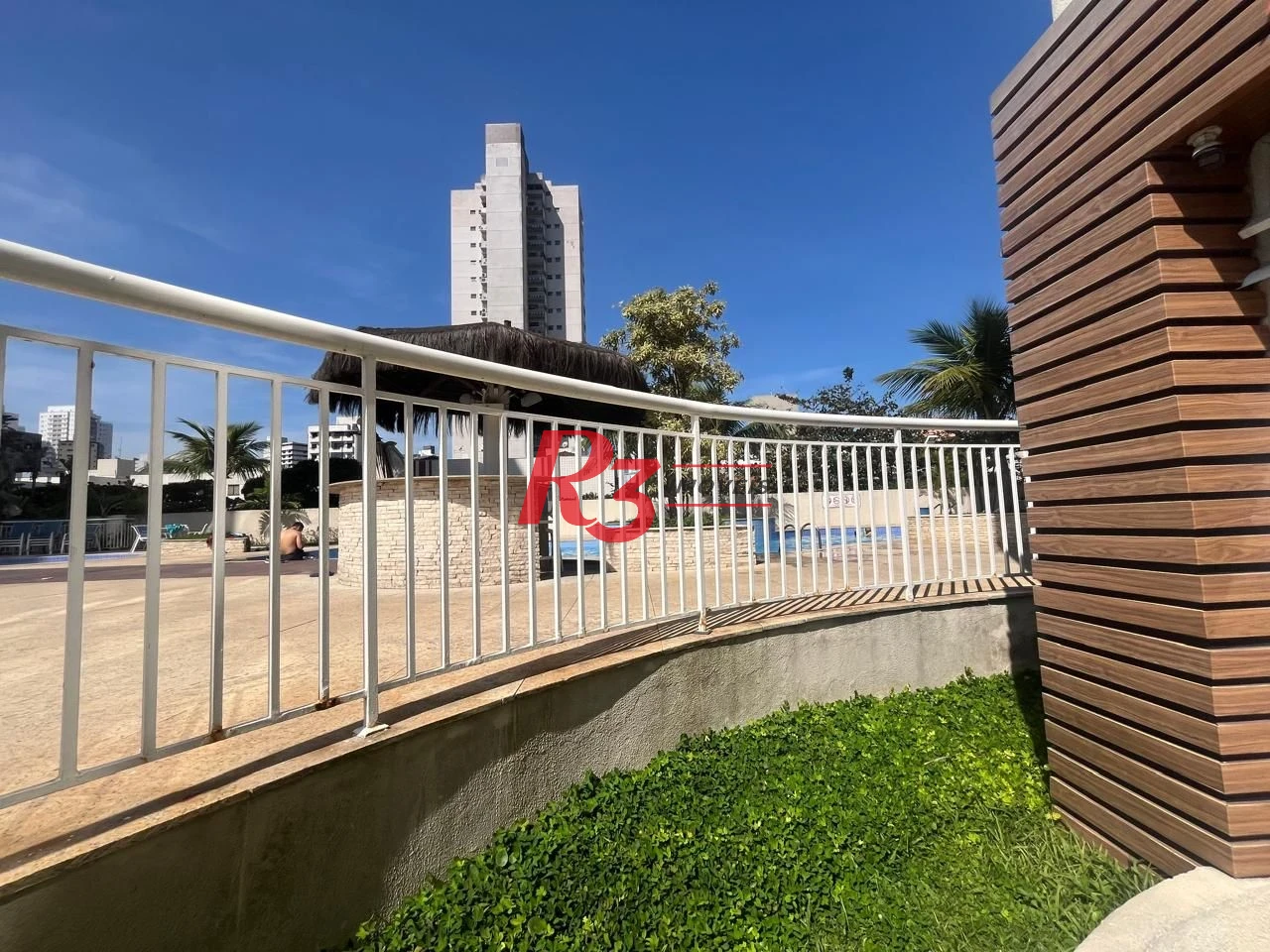 Apartamento com 3 dormitórios à venda, 98 m² por R$ 740.000,00 - Vila Santo Antônio - Guarujá/SP