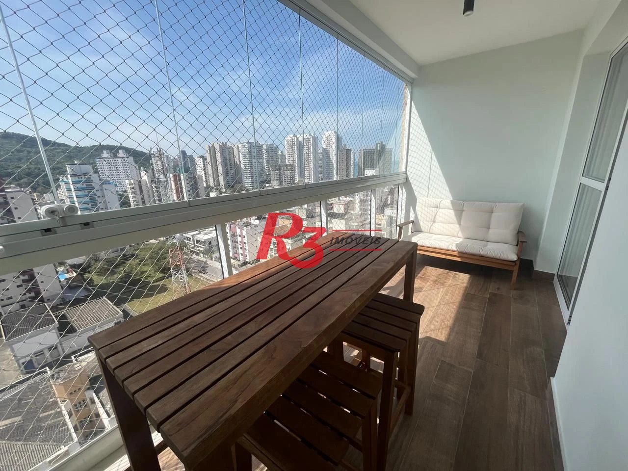 Apartamento com 3 dormitórios à venda, 98 m² por R$ 740.000,00 - Vila Santo Antônio - Guarujá/SP