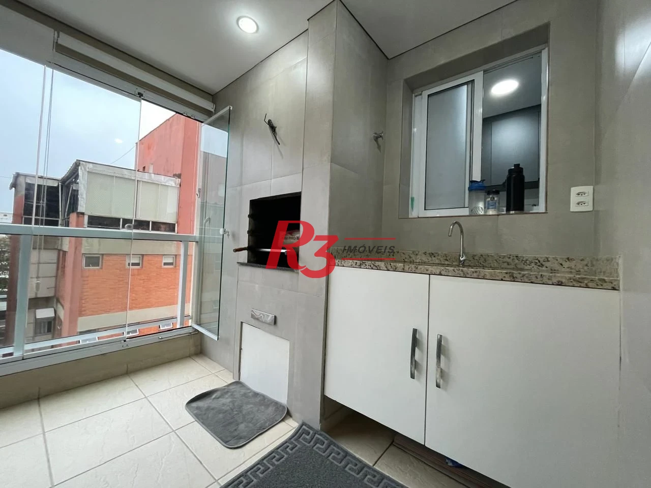 Apartamento com 3 dormitórios à venda, 84 m² por R$ 800.000,00 - Jardim Praiano - Guarujá/SP