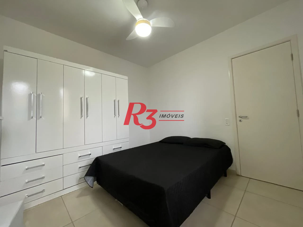 Apartamento com 3 dormitórios à venda, 84 m² por R$ 800.000,00 - Jardim Praiano - Guarujá/SP