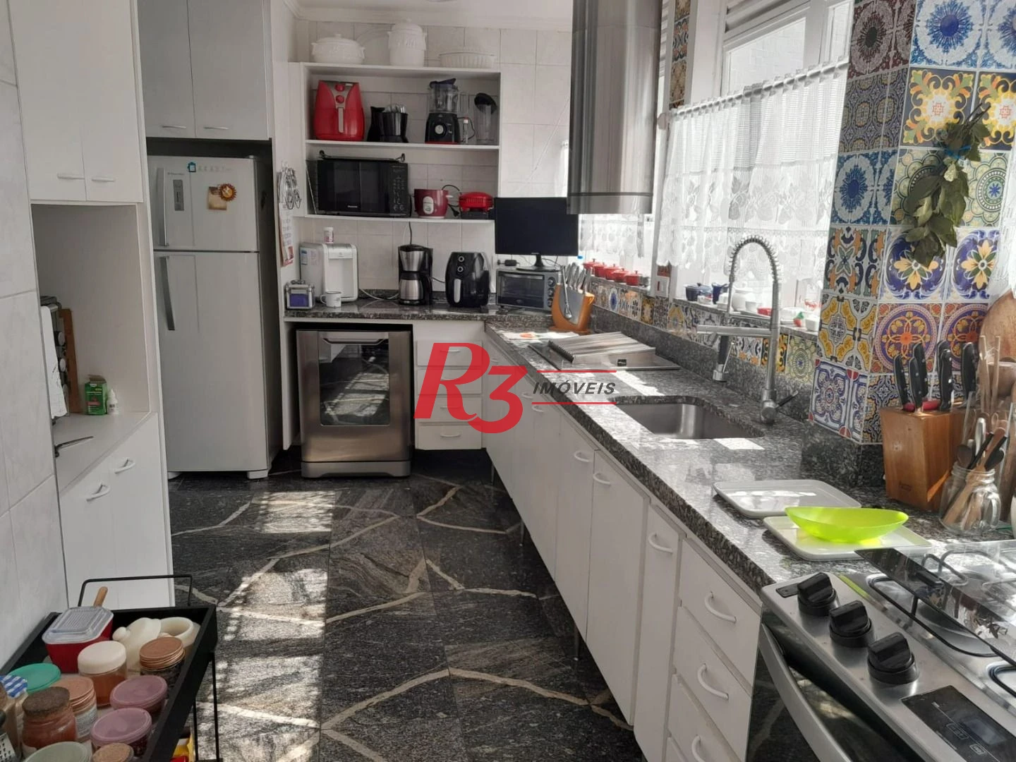 Apartamento com 4 dormitórios à venda, 376 m² por R$ 1.500.000,00 - Praia das Pitangueiras Beira Mar - Guarujá/SP