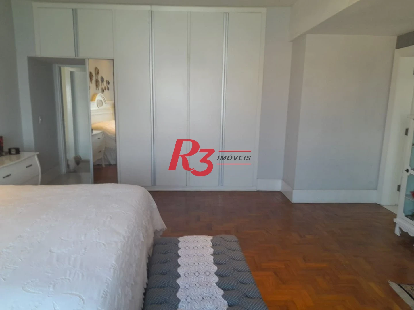Apartamento com 4 dormitórios à venda, 376 m² por R$ 1.500.000,00 - Praia das Pitangueiras Beira Mar - Guarujá/SP