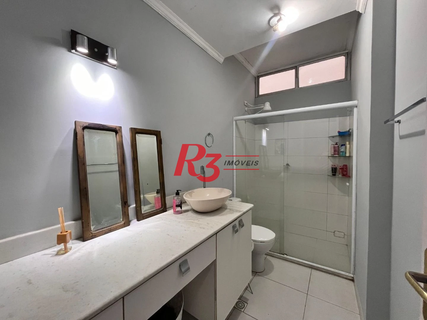 Apartamento com 2 dormitórios à venda, 87 m² por R$ 440.000,00 - Gonzaga - Santos/SP