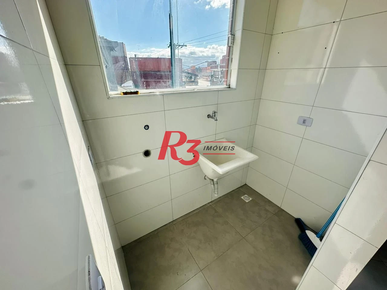 Casa à venda, 72 m² por R$ 270.000,00 - Chico de Paula - Santos/SP