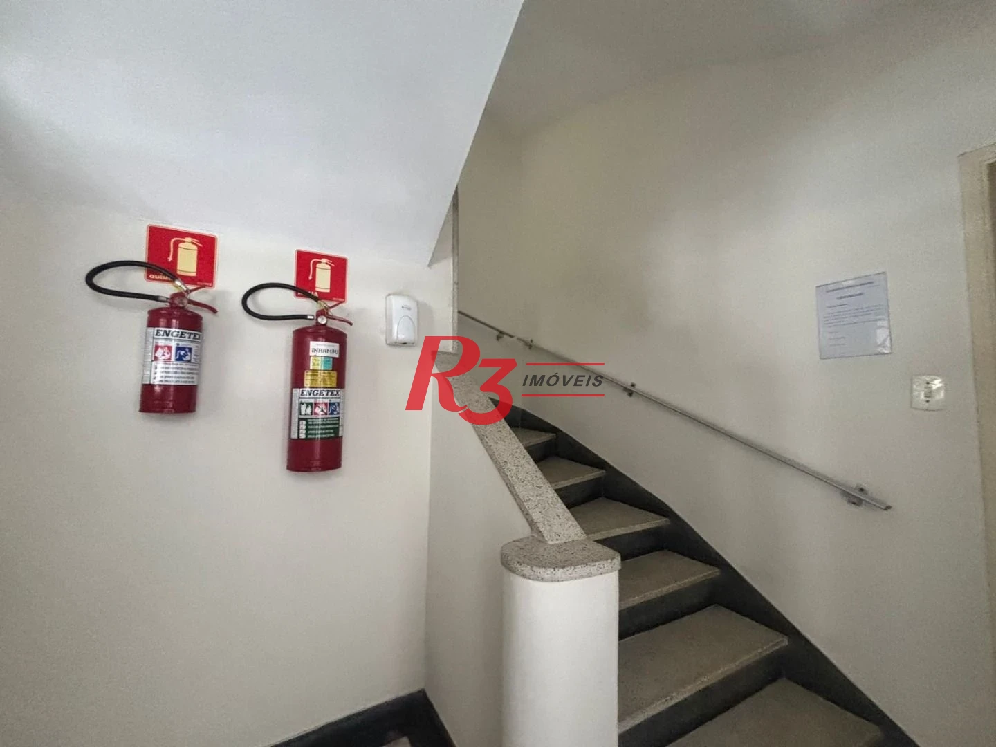 Apartamento com 2 dormitórios à venda, 65 m² por R$ 350.000,00 - Boqueirão - Santos/SP