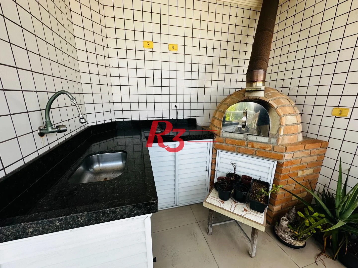 Casa com 3 dormitórios à venda, 210 m² por R$ 650.000,00 - Centro - São Vicente/SP