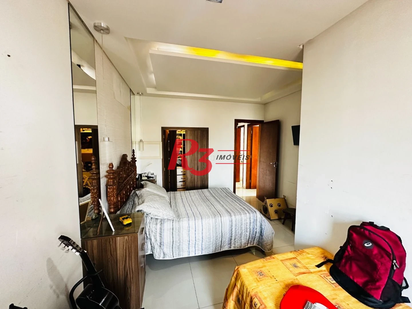 Casa com 3 dormitórios à venda, 210 m² por R$ 650.000,00 - Centro - São Vicente/SP