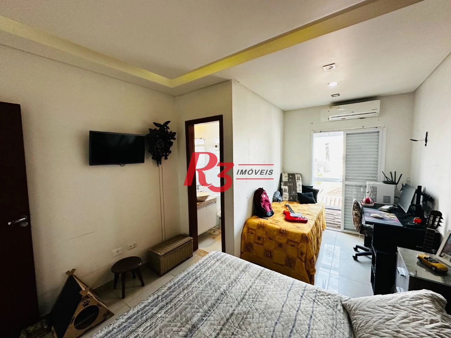 Casa com 3 dormitórios à venda, 210 m² por R$ 650.000,00 - Centro - São Vicente/SP