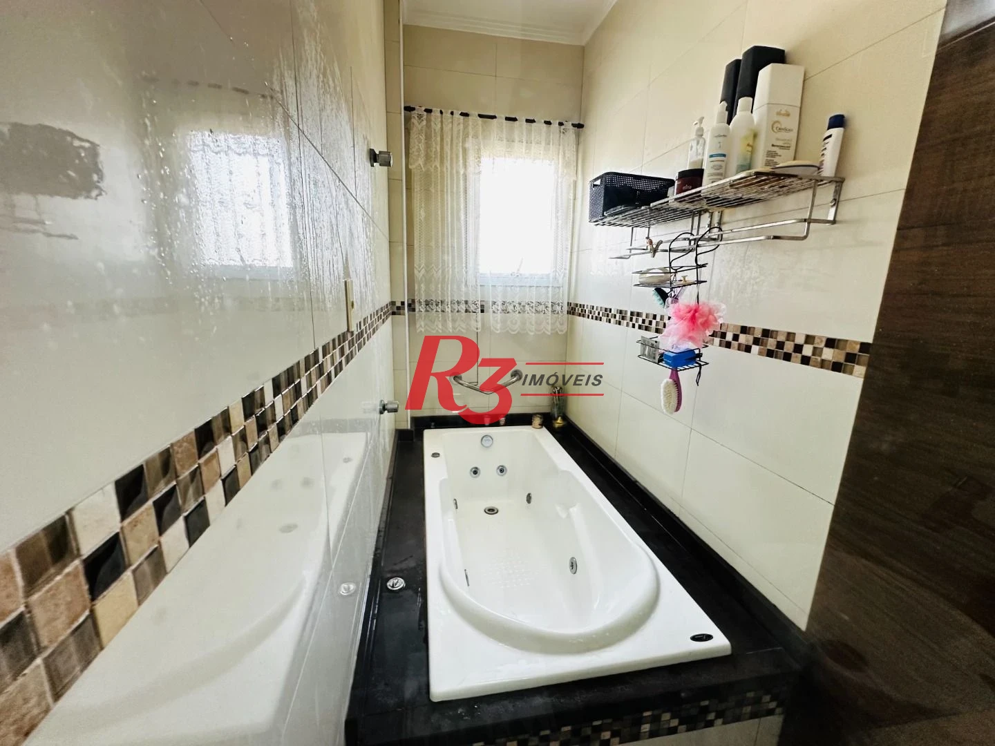 Casa com 3 dormitórios à venda, 210 m² por R$ 650.000,00 - Centro - São Vicente/SP
