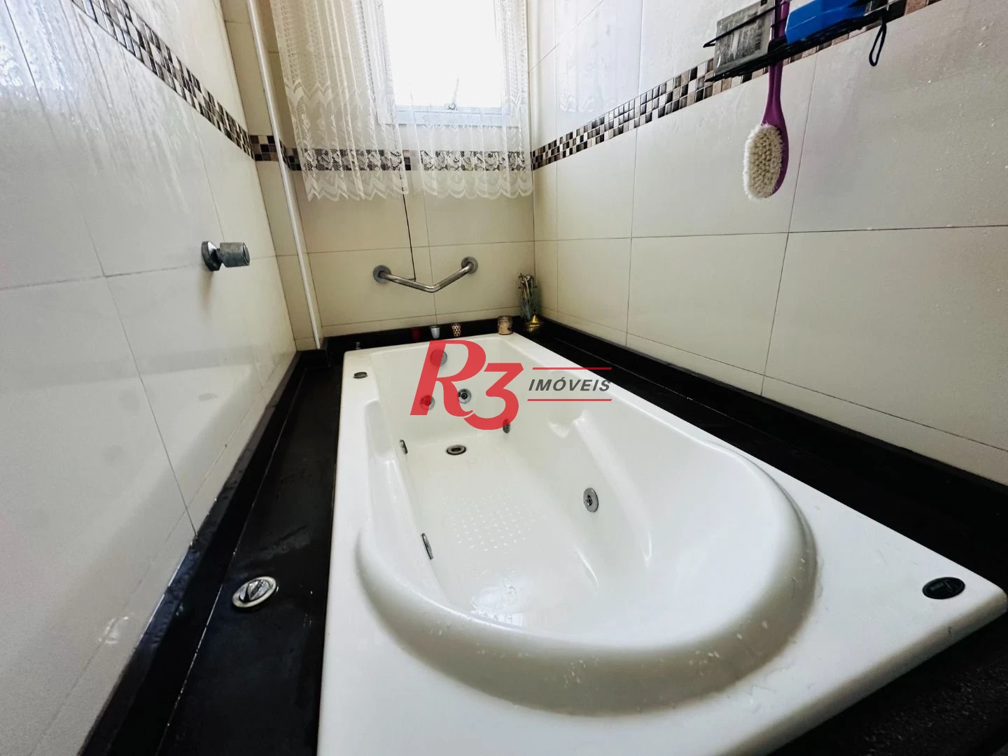 Casa com 3 dormitórios à venda, 210 m² por R$ 650.000,00 - Centro - São Vicente/SP