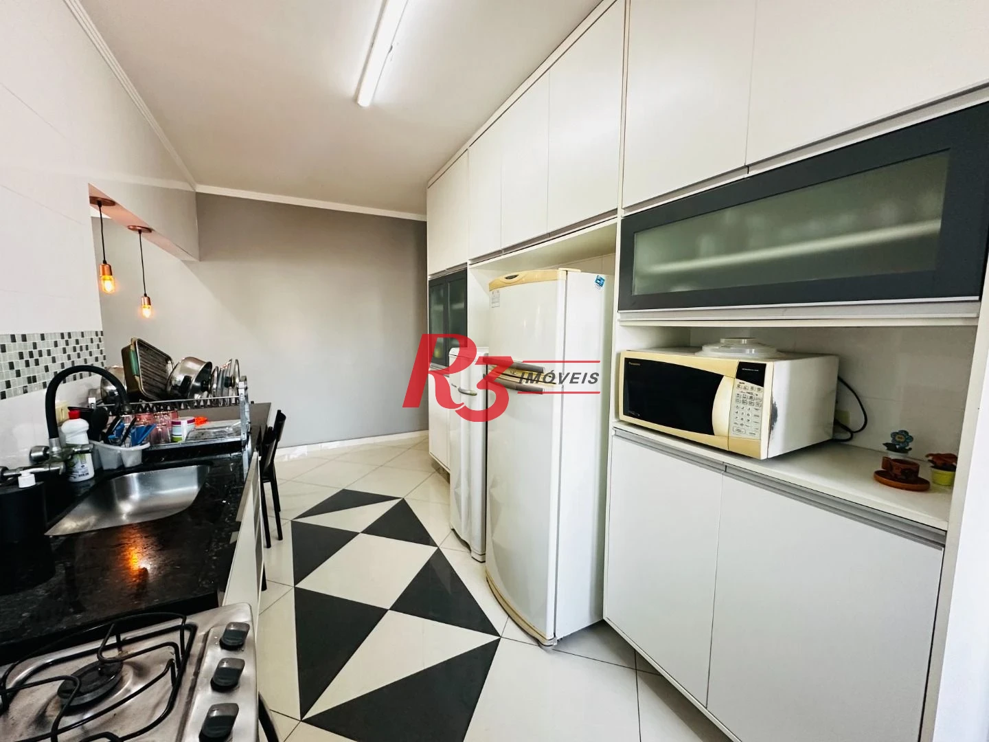 Casa com 3 dormitórios à venda, 210 m² por R$ 650.000,00 - Centro - São Vicente/SP