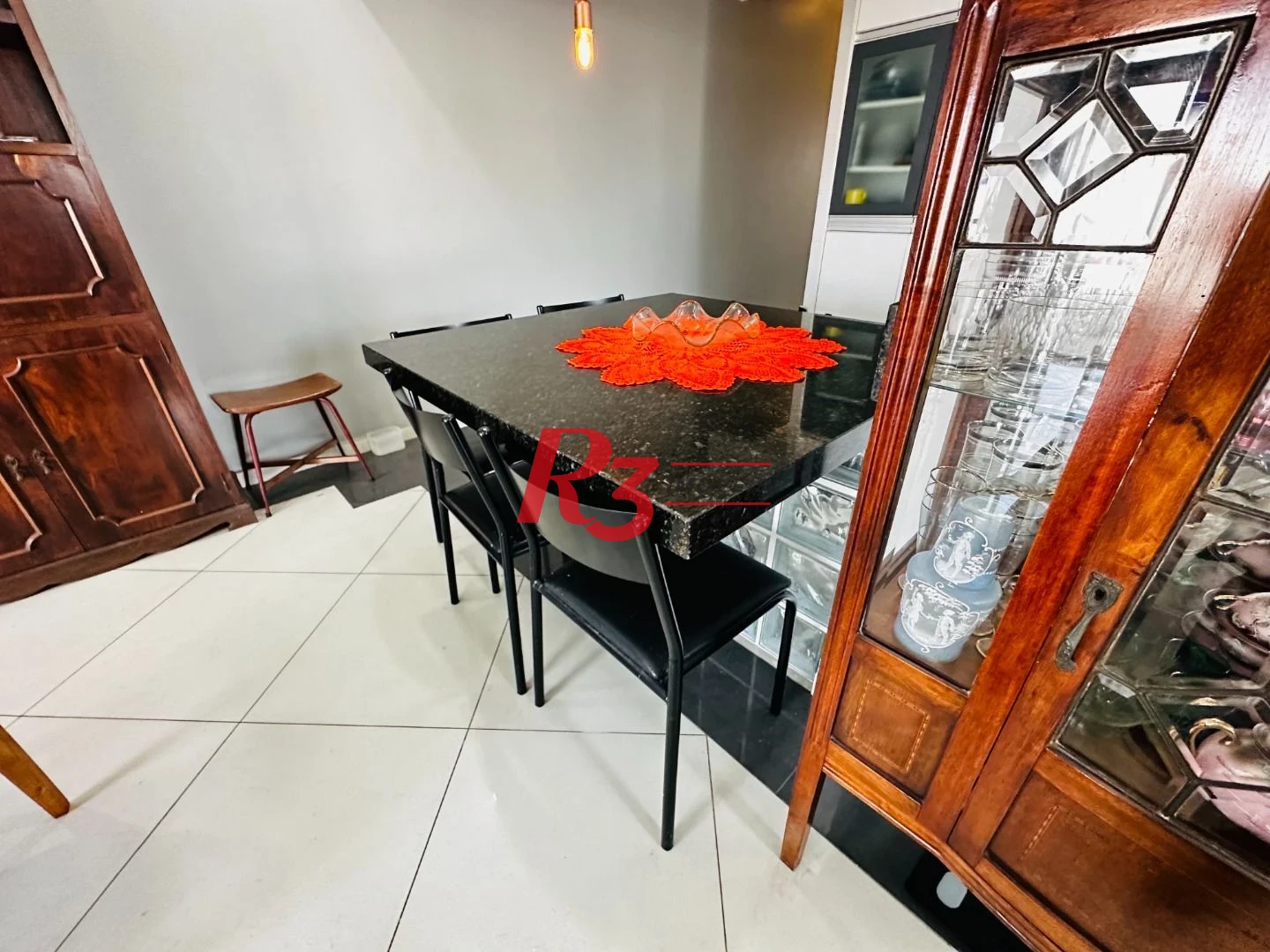 Casa com 3 dormitórios à venda, 210 m² por R$ 650.000,00 - Centro - São Vicente/SP