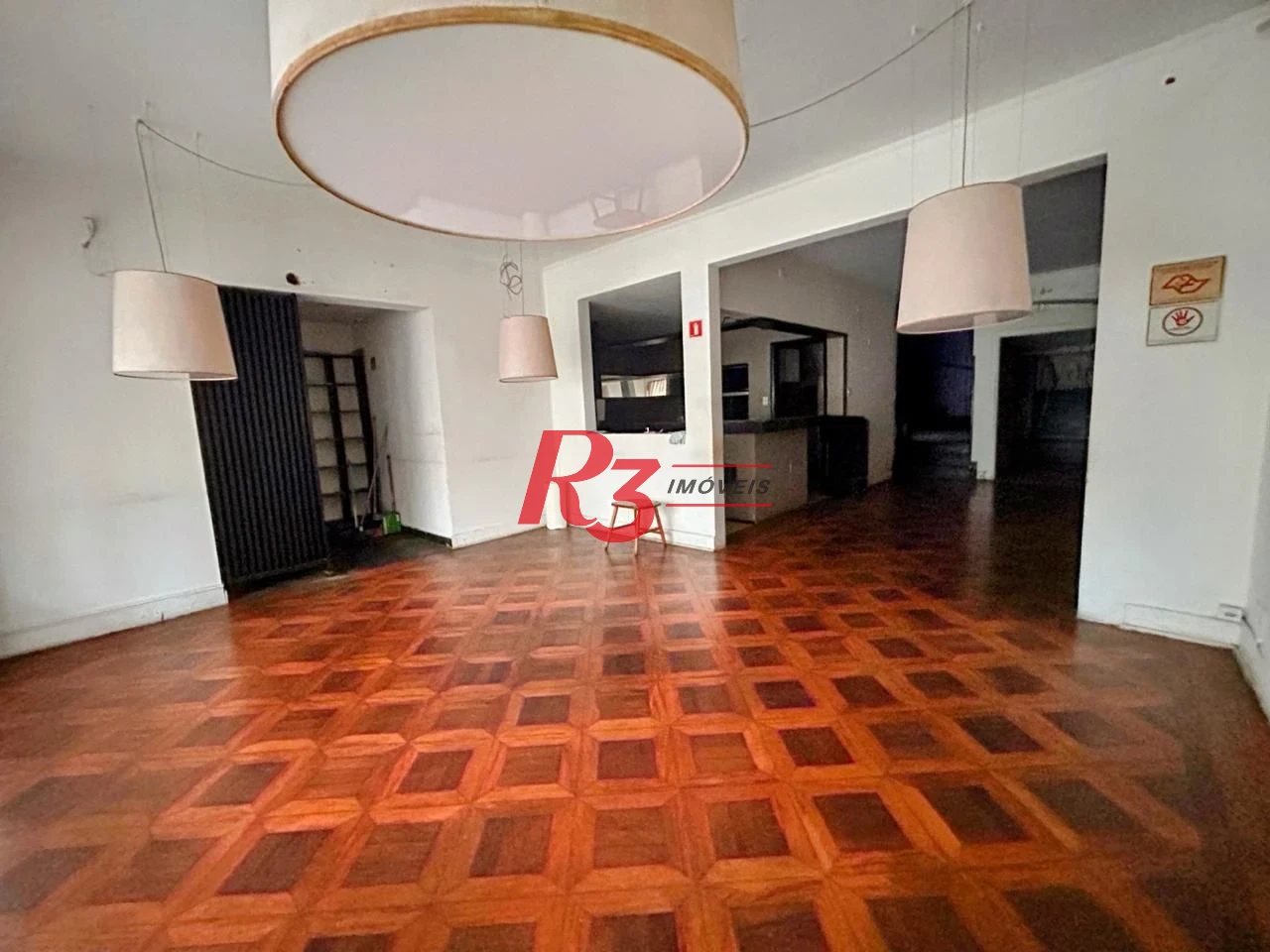 Sobrado para alugar, 238 m² por R$ 12.630,49/mês - Gonzaga - Santos/SP