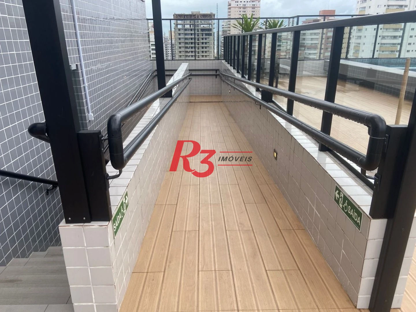 Apartamento com 2 dormitórios à venda, 72 m² por R$ 745.000,00 - Vila Guilhermina - Praia Grande/SP