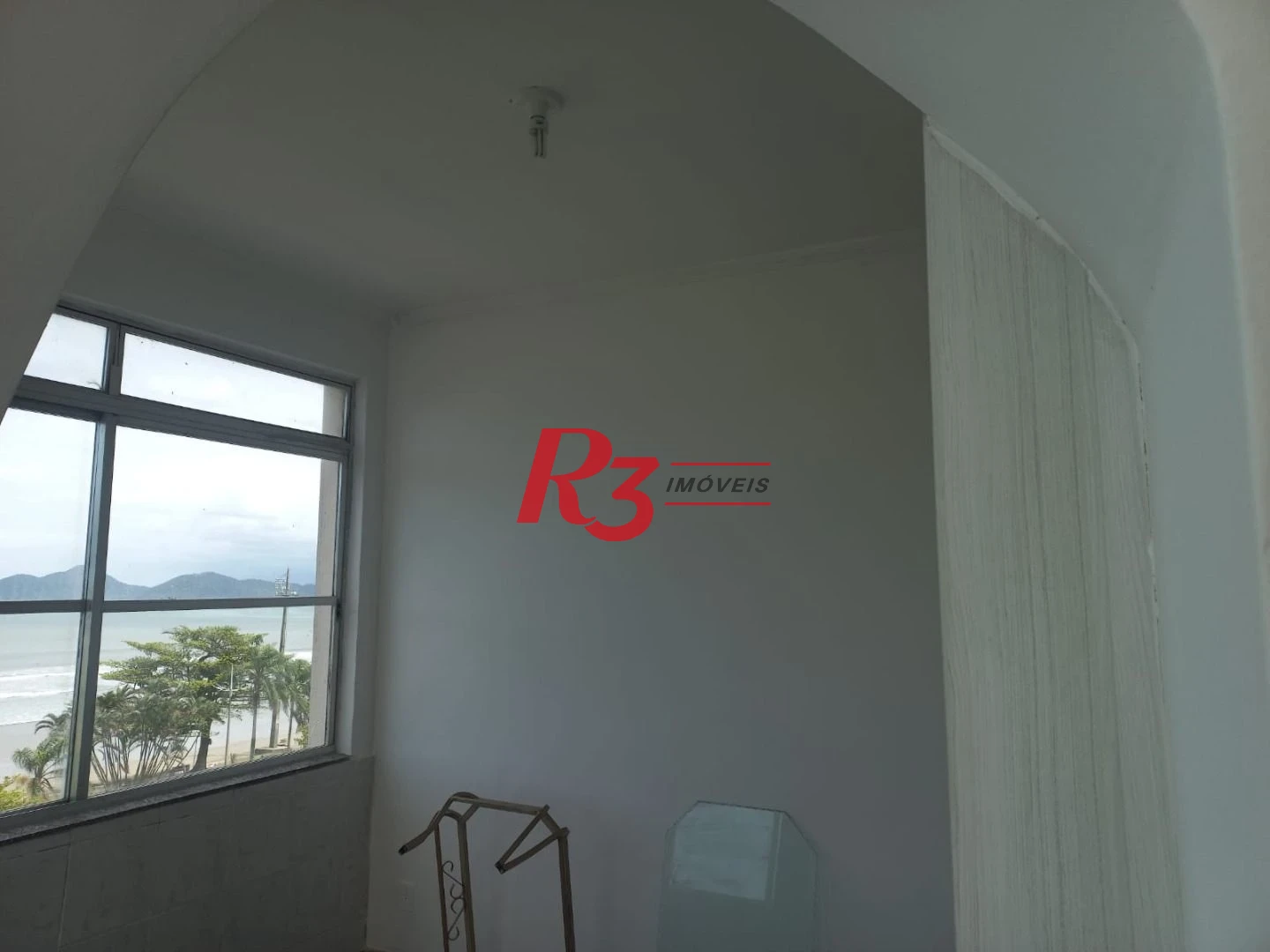 Apartamento com 2 dormitórios à venda, 53 m² por R$ 345.000,00 - Embaré - Santos/SP