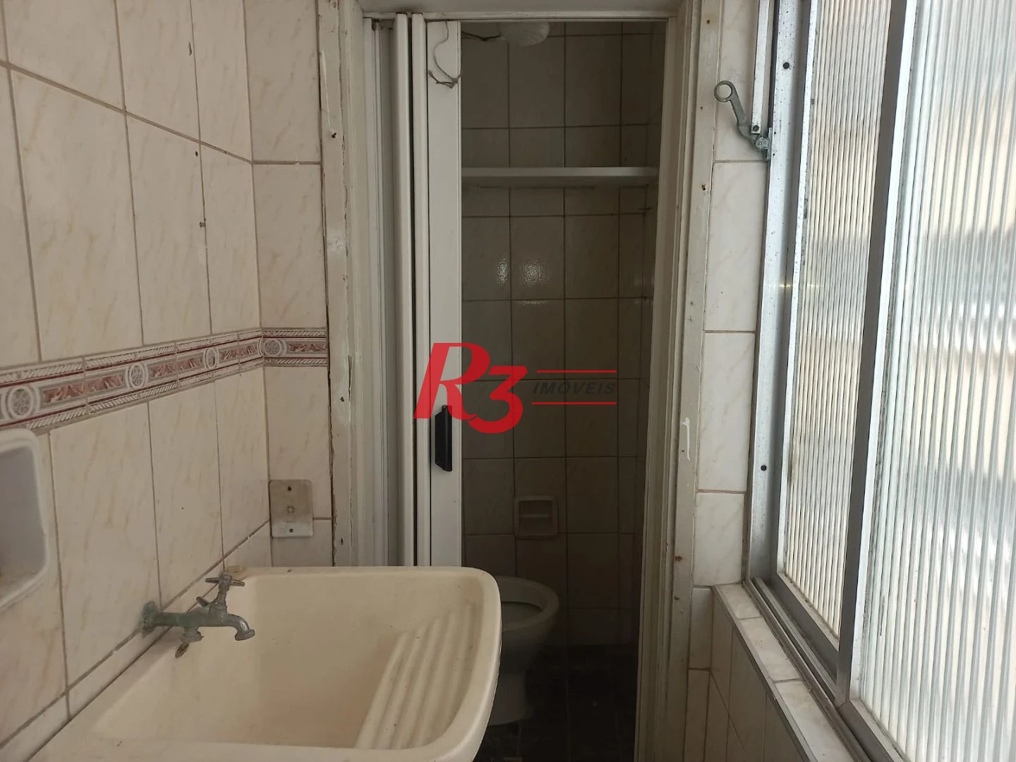 Apartamento com 2 dormitórios à venda, 53 m² por R$ 345.000,00 - Embaré - Santos/SP