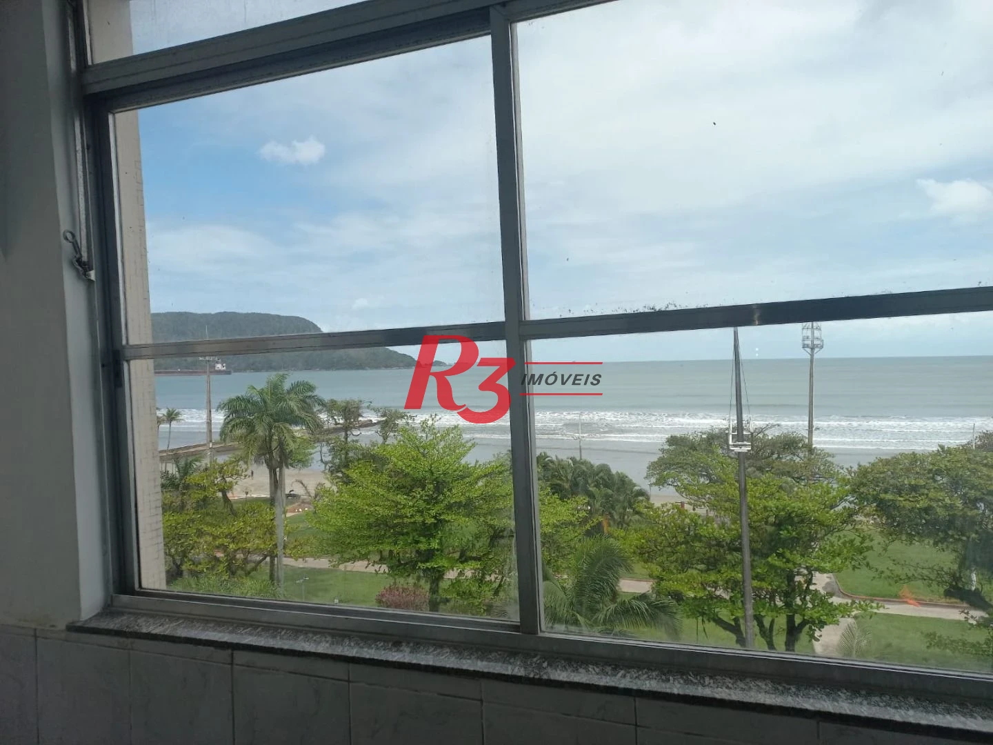 Apartamento com 2 dormitórios à venda, 53 m² por R$ 345.000,00 - Embaré - Santos/SP