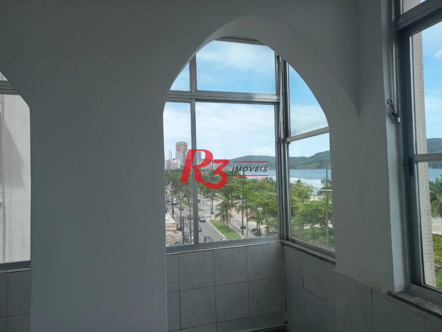 Apartamento com 2 dormitórios à venda, 53 m² por R$ 345.000,00 - Embaré - Santos/SP