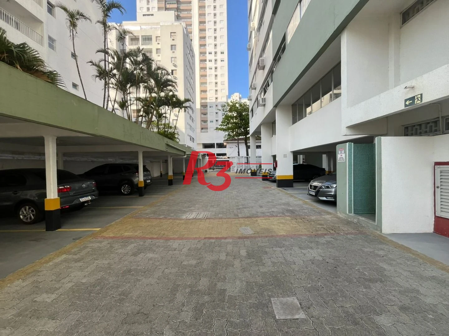 Apartamento com 3 dormitórios à venda, 103 m² por R$ 600.000,00 - Vila Alzira - Guarujá/SP