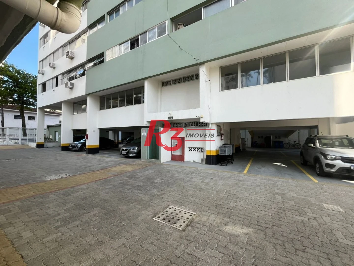 Apartamento com 3 dormitórios à venda, 103 m² por R$ 600.000,00 - Vila Alzira - Guarujá/SP