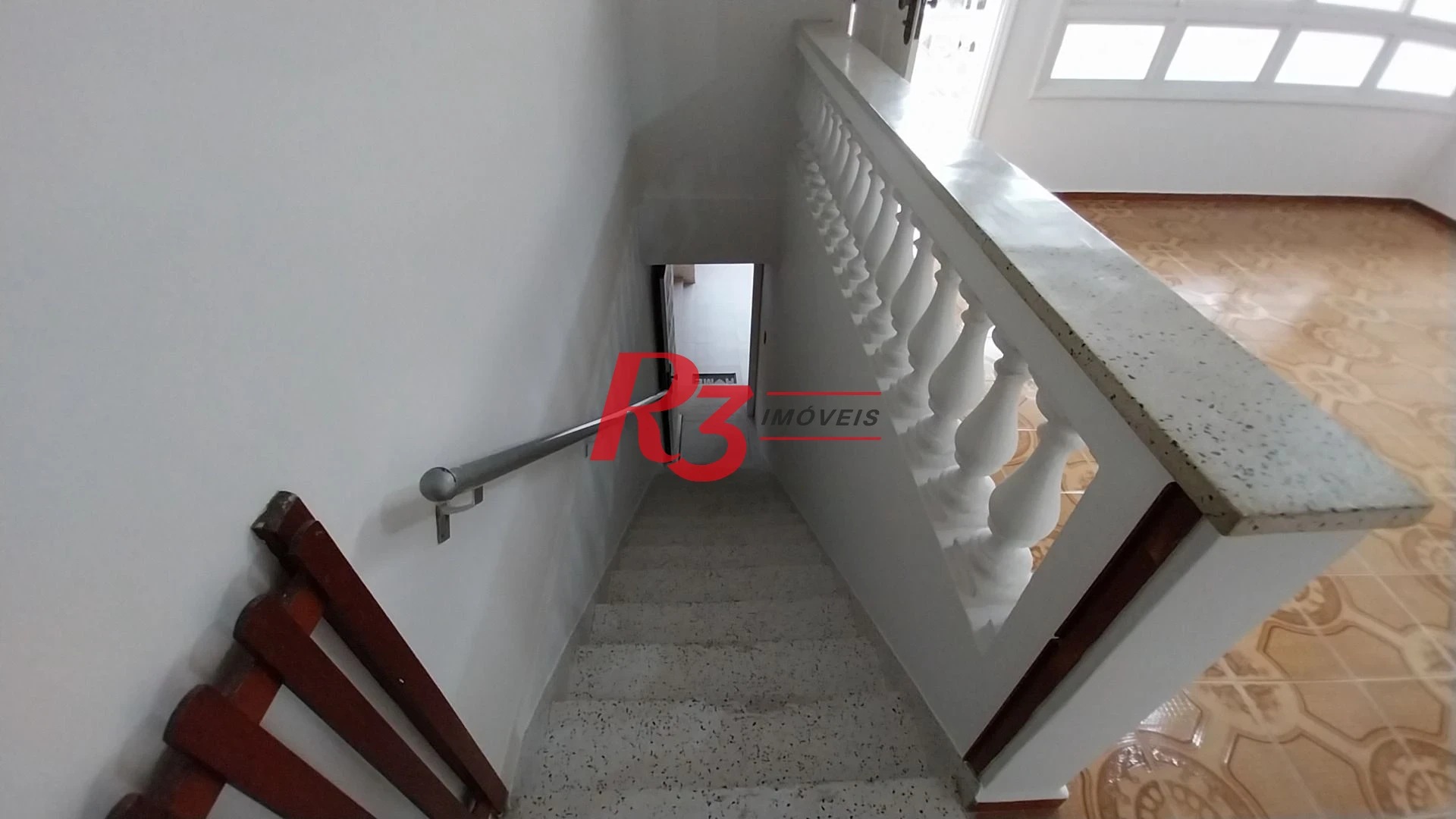 Casa com 3 dormitórios à venda, 142 m² por R$ 700.000,00 - Encruzilhada - Santos/SP